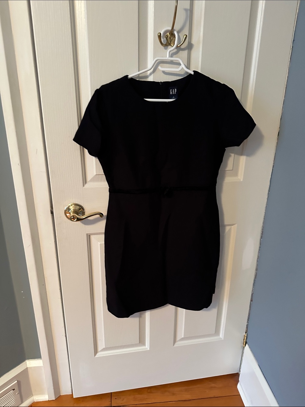 GAP Black Short-Sleeve Waist-Tie Sheath Dress
